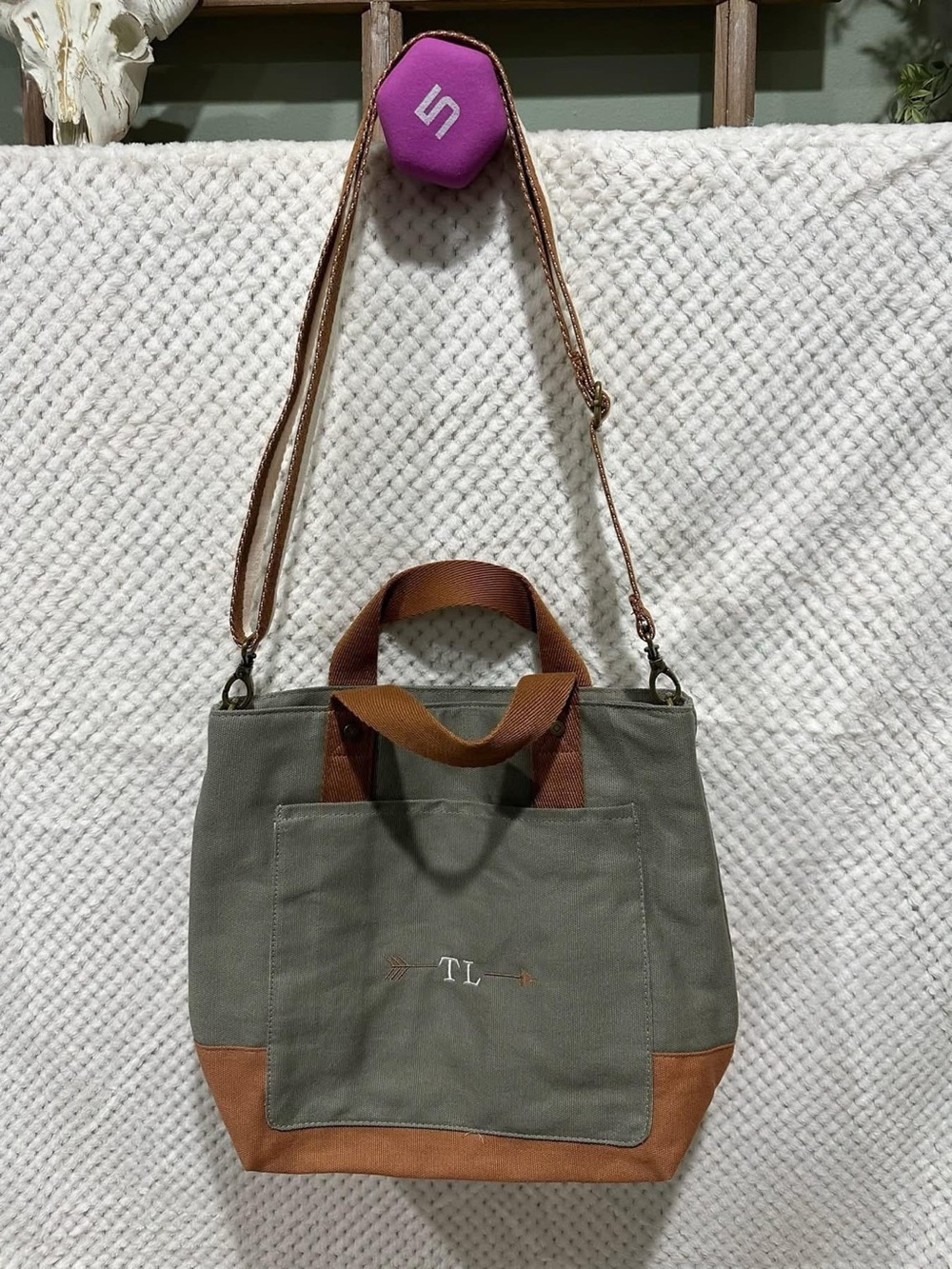 TL Embroidered thirty one gifts window shopper purse